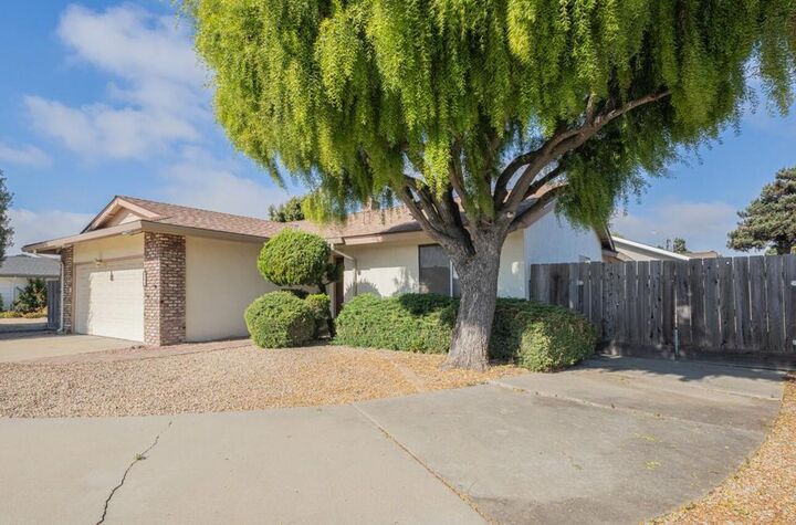 Property Photo: 464 La Jolla Way CA 93901