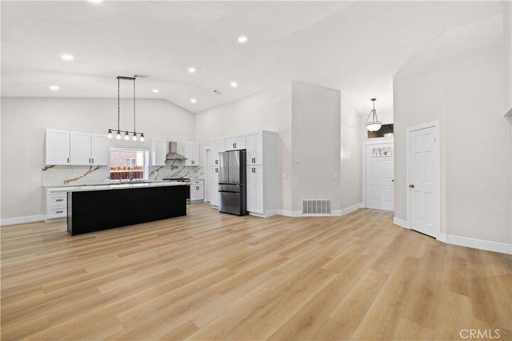 Property Photo:  1008 E Avenue J7  CA 93535