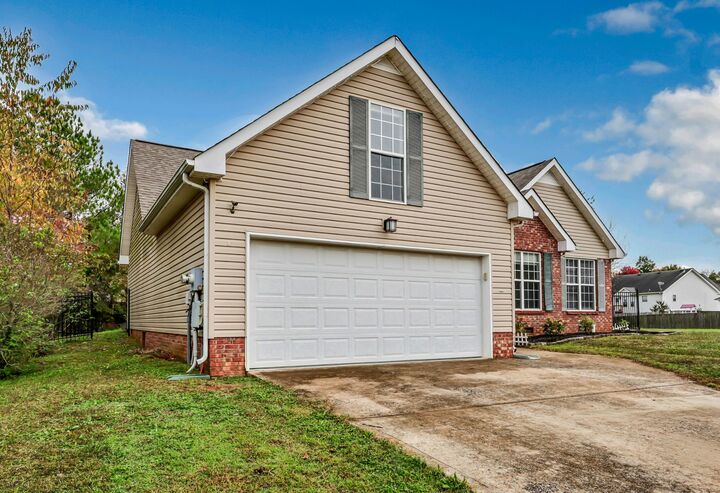 Property Photo:  1412 Cedar Springs Cir  TN 37042
