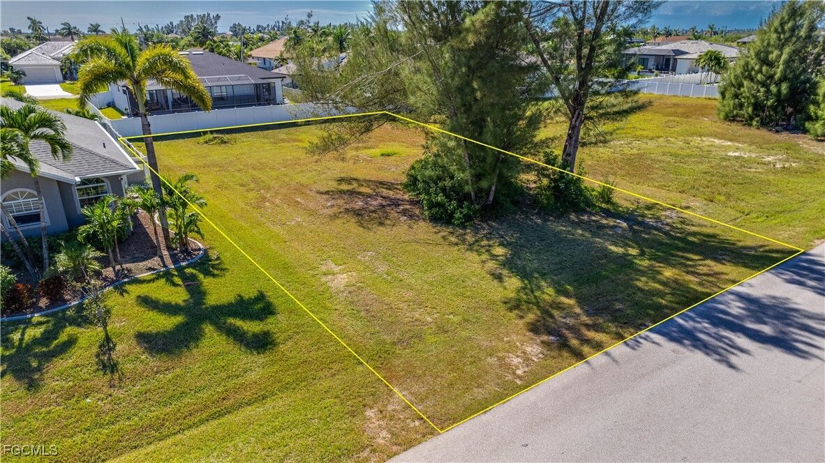 Property Photo:  3806 SW 3rd Street  FL 33991 