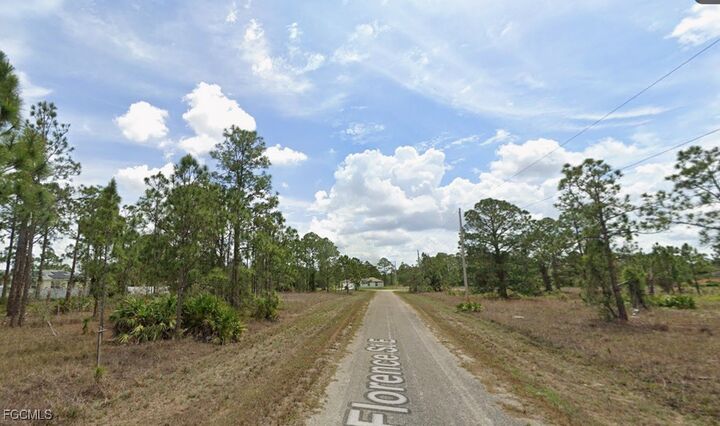 Property Photo:  1113 Florence Street E  FL 33974