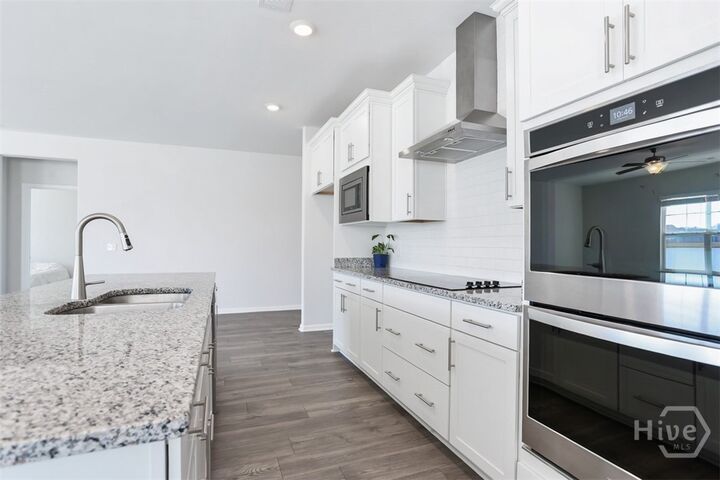 Property Photo:  112 Saint Marys Circle  GA 31407 