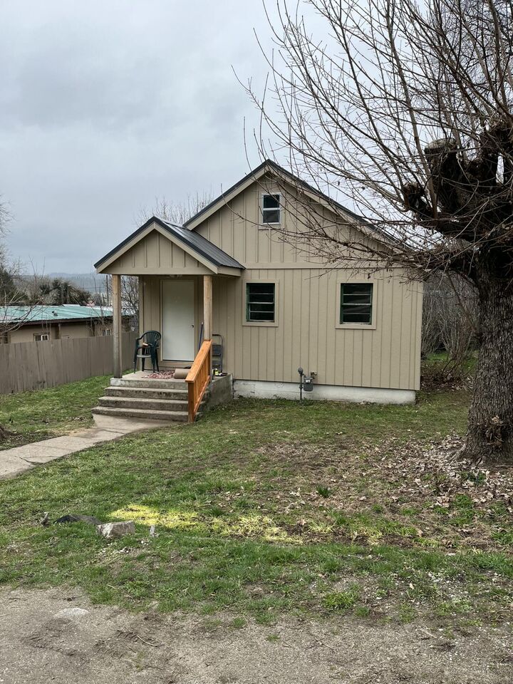 Property Photo: 3076 5th Ave WA 99181