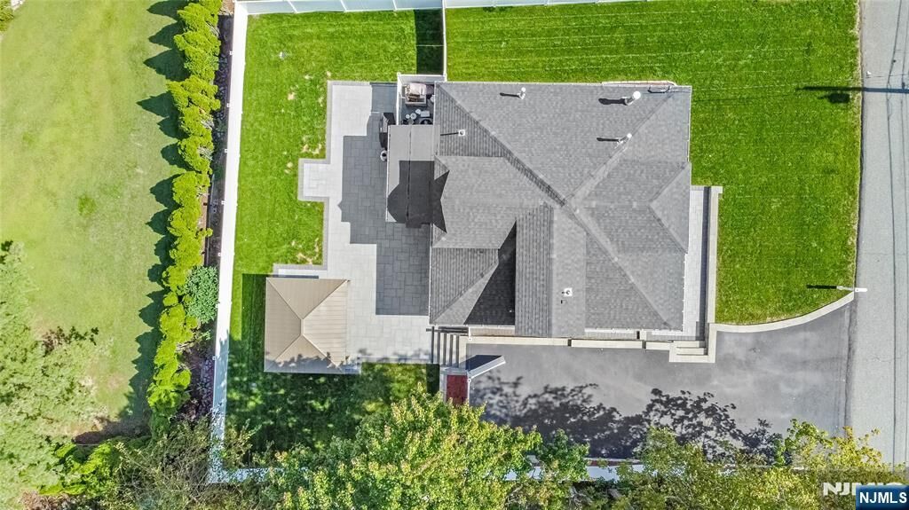 Property Photo: 82 Pocohontas Path NJ 07035