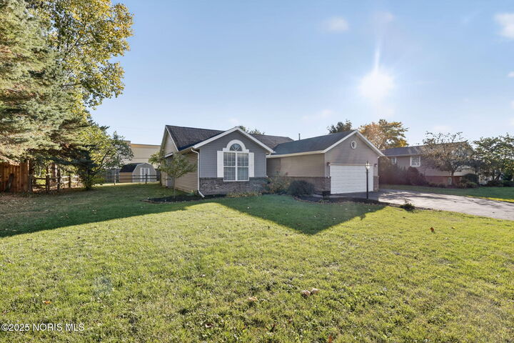 Property Photo: 925 W Melrose Avenue OH 45840