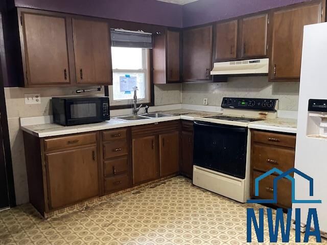 Property Photo: 208 N 9th St NE 68769