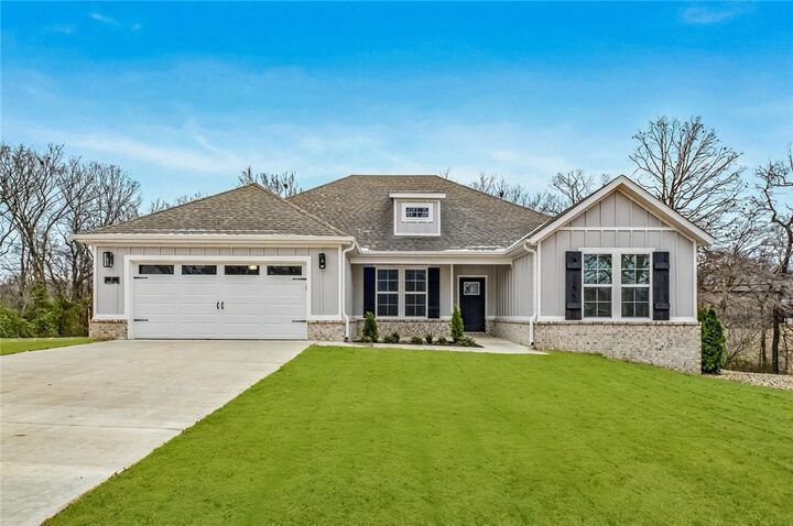 Property Photo: 2 Ellwood Circle AR 72715