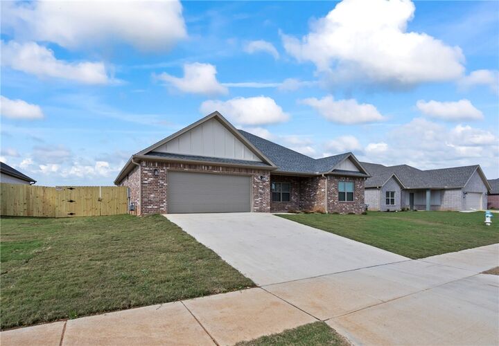 Property Photo:  123 N Banner Avenue  AR 72730 