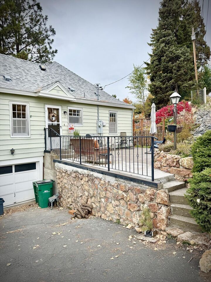 Property Photo:  2127 Auburn Street  OR 97601