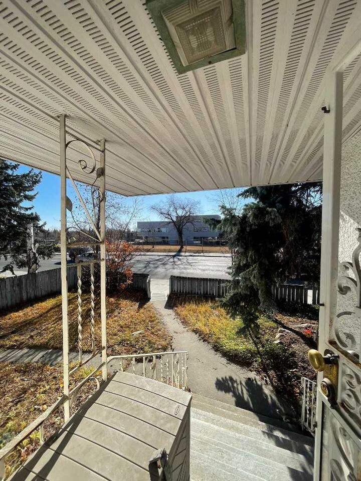 Property Photo: 2424 17 Avenue SW AB T2T 0G5