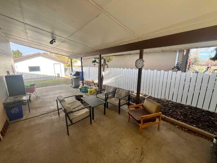 Photo de la propriété: 4633 51 Avenue AB T1G 1B4