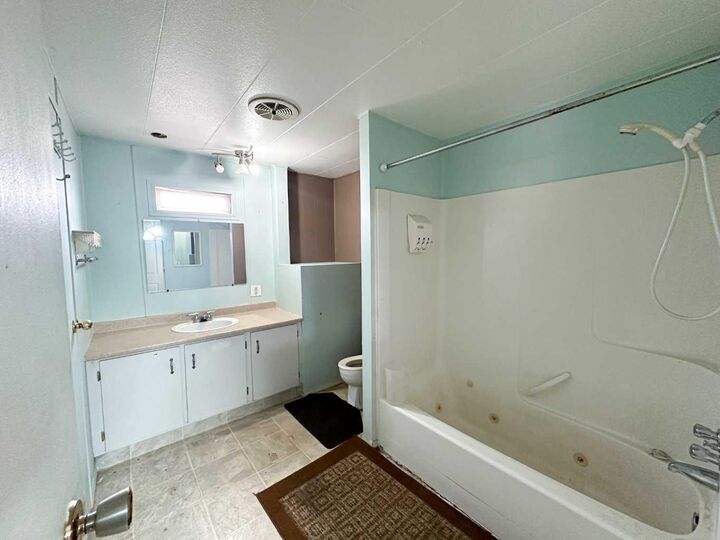 Property Photo: 5800 46 Street 14 AB T4H 1G7