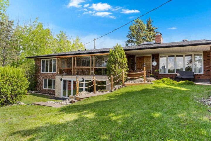 Photo de la propriété:  24157 Meadow Drive  AB T3R 1A8 