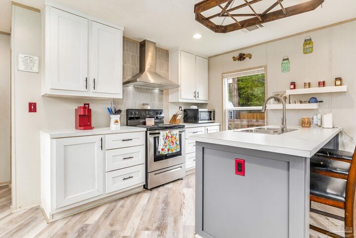 Property Photo: 2403 San Juan Grande FL 32507