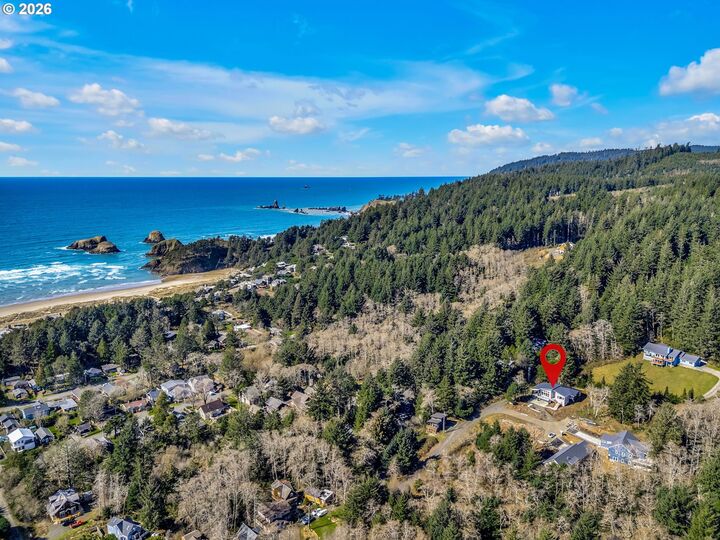 Property Photo:  780 Monica Ct  OR 97110 