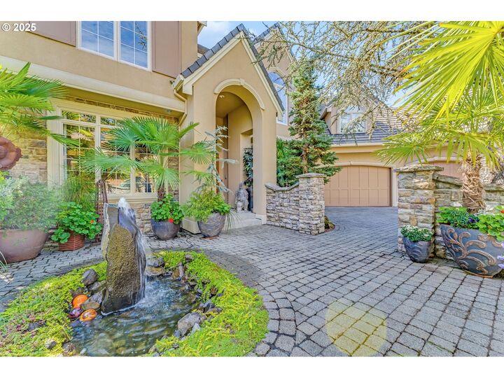 Property Photo: 802 NE Brennan Ln OR 97124