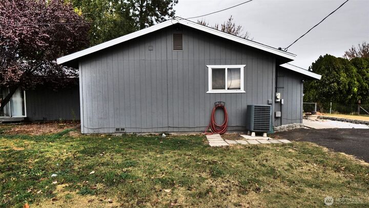 Property Photo:  4200  Sunnyside Mabton Rd  WA 98944 