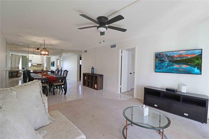 Property Photo: 361 S Hollybrook Dr 102 FL 33025