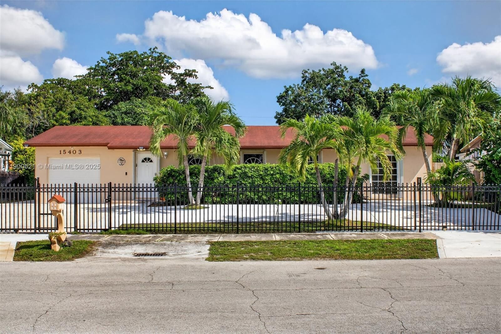 Property Photo: 15403 SW 107th Ct FL 33157
