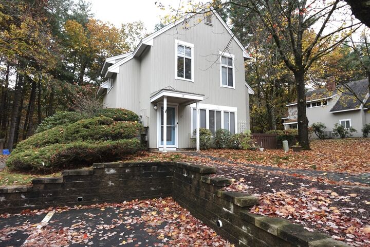 17 Pepperidge Court 17  Simsbury CT 06070 photo