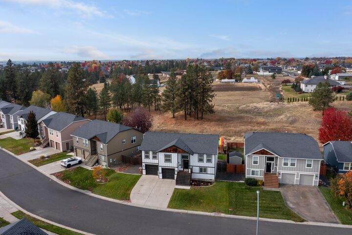 Property Photo: 7909 N Ash Ln WA 99208