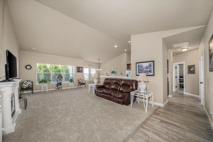 Property Photo: 59 S Parkview Ct WA 99019