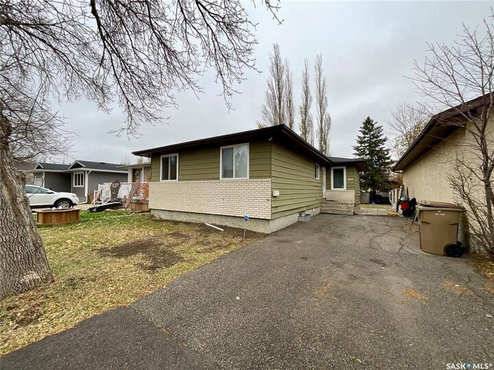 Property Photo:  7119 Blakeney Drive  SK S4X 2M4 