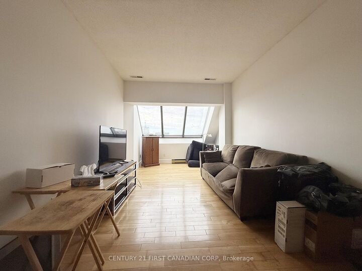 Property Photo:  389 Dundas Street S 2405  ON N6B 3L5 