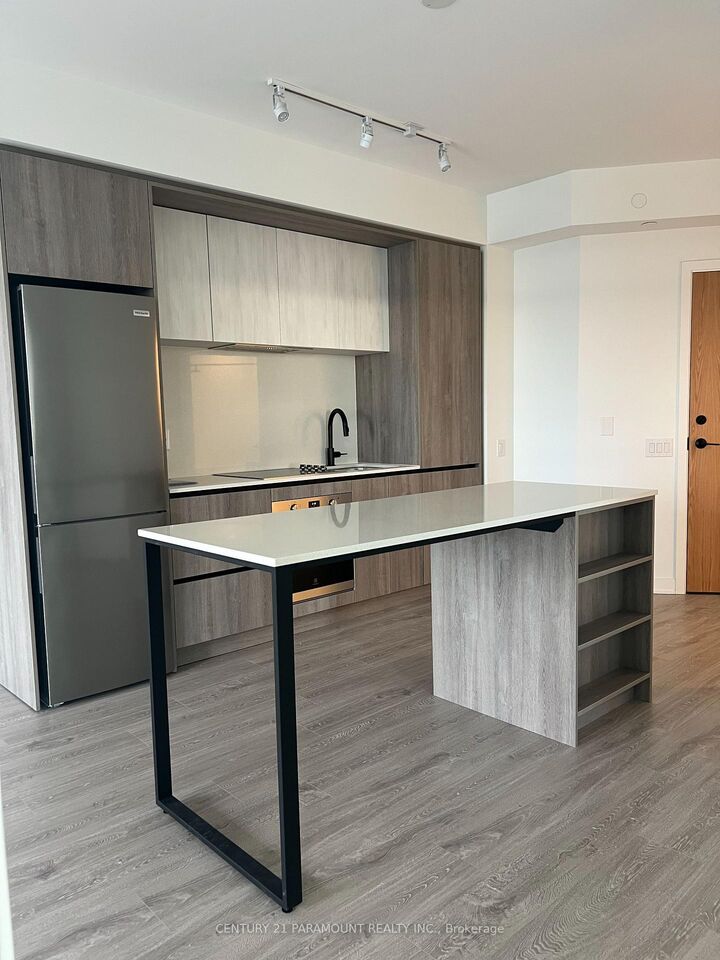 Property Photo: 2495 Eglinton Avenue W 2206 ON L5M 2V8