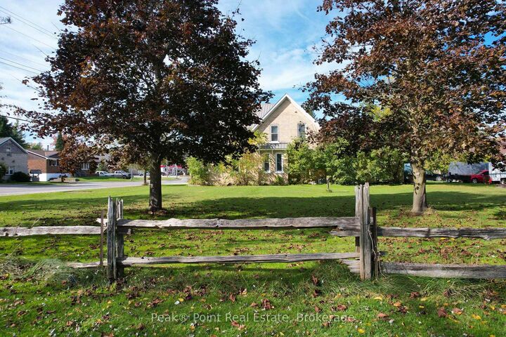 24 Queen Street E — photo 1