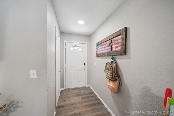 Property Photo:  