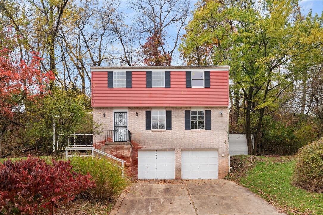 Property Photo: 1562 Hedwig Dr PA 15101