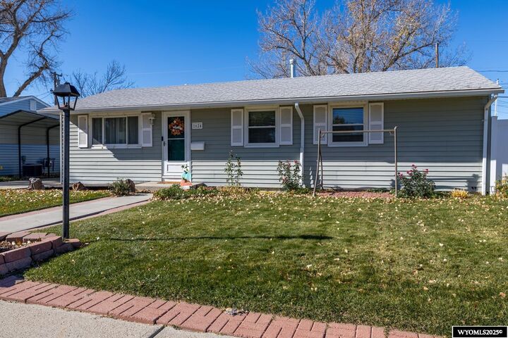 Property Photo: 1624 Custer Avenue WY 82604