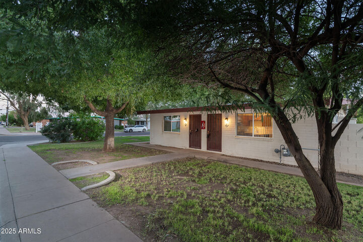 Property Photo: 1002 S Mariana Street AZ 85281