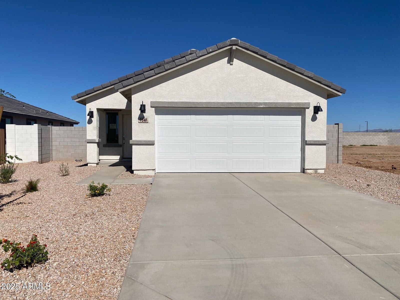 Property Photo: 7240 E Griffin Lane AZ 85143