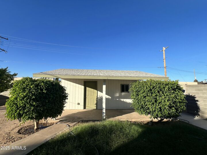 Property Photo:  2034 W 3rd Street  AZ 85201 