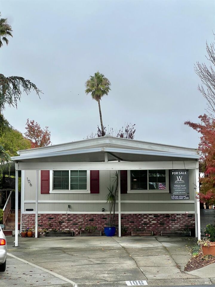 Property Photo: 106 Drake Mews # 106 CA 95476