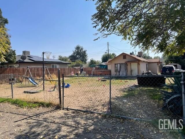 807 Castaic Avenue  Bakersfield CA 93308 photo