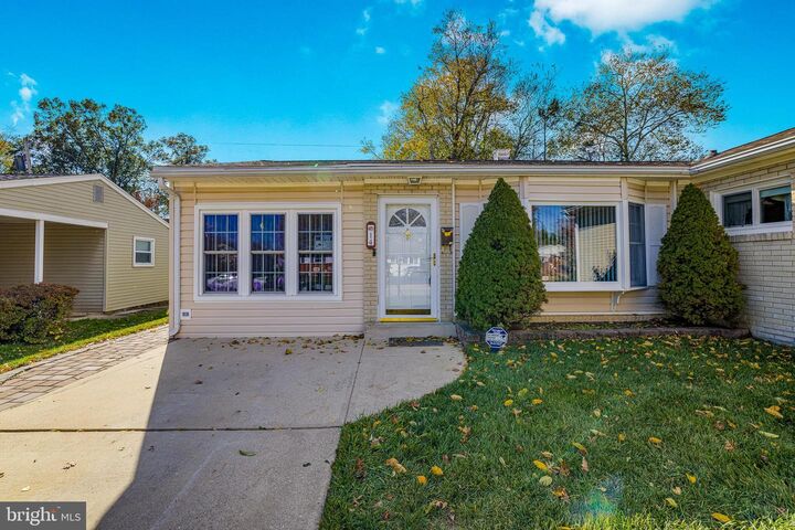 Property Photo: 14 Longview Drive DE 19711