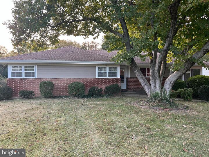 Property Photo:  1400 N Rolling Road  MD 21228 