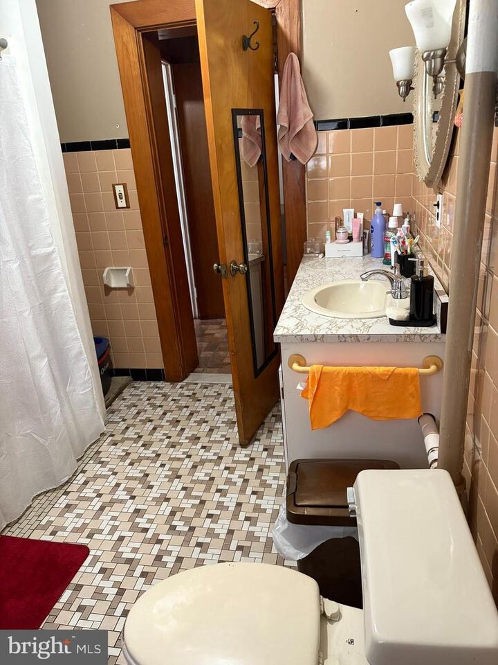 Property Photo:  407 Hudson Street  NJ 08611 