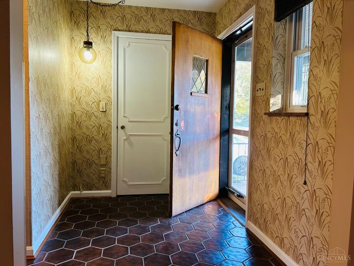 Property Photo: 3038 Veazey Avenue OH 45238