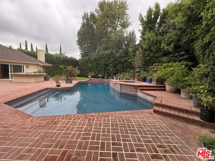 Property Photo:  1094 Garden Ln  CA 90210 