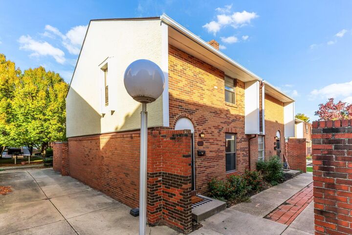 Property Photo: 1835 Willoway N Circle OH 43220