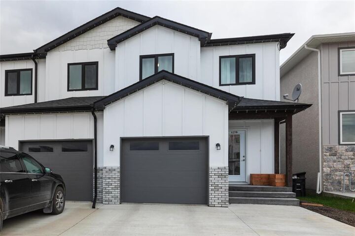 27 Edgemont Place  Blumenort MB R0A 0C0 photo
