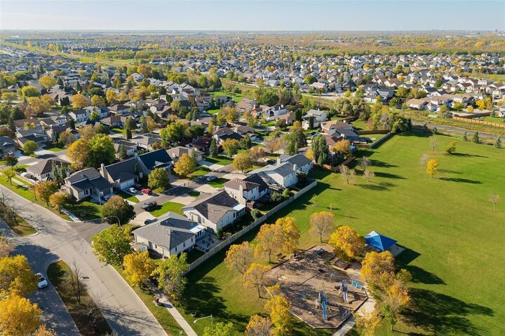 Property Photo:  6 Huppe Bay  MB R3X 1H3 