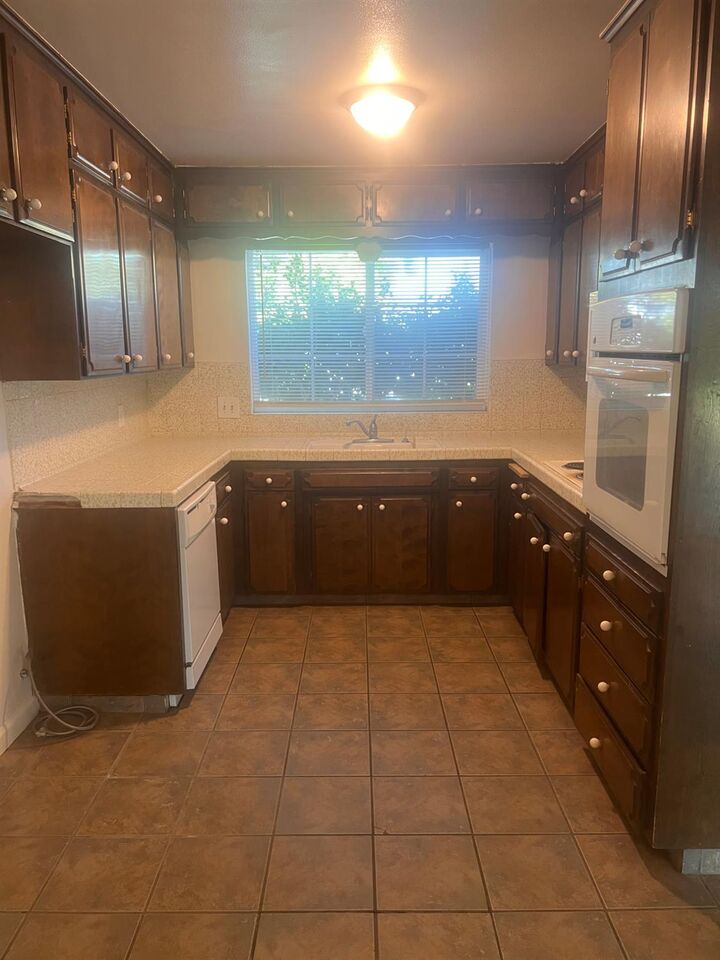 Property Photo: 1419 W Chennault Ave CA 93711