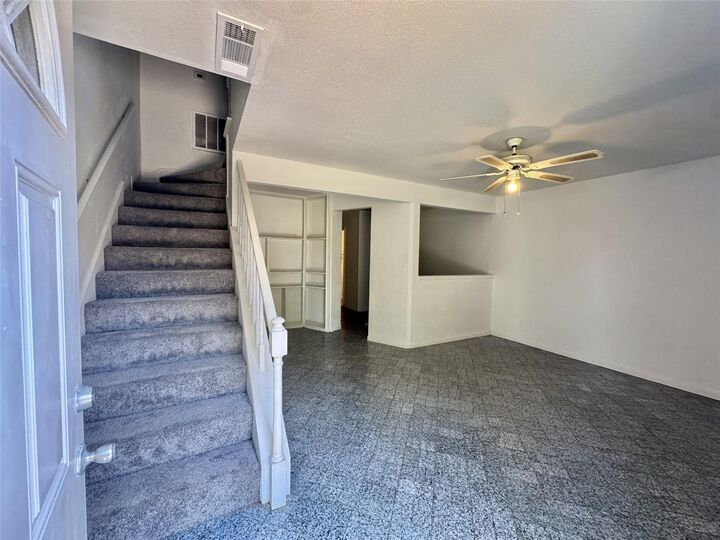 Property Photo:  1911 Sherwood Forest Street 17  TX 77043 