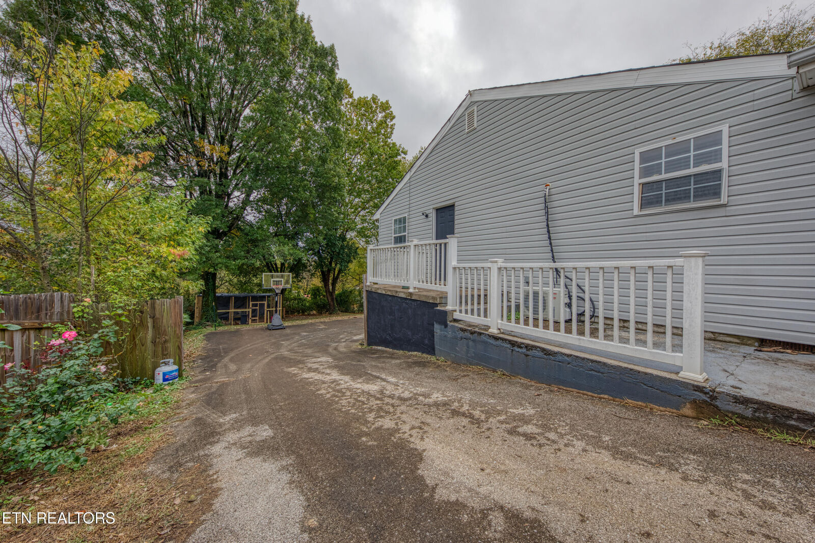 Property Photo: 3810 Buffat Mill Rd TN 37914