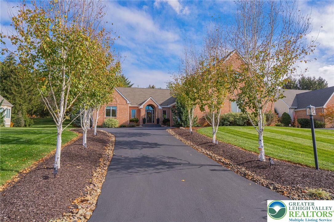 Property Photo:  2560 Gracie Lone  PA 18062 